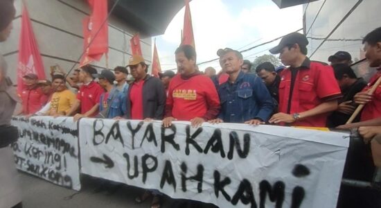BPJS Sudah Dibayarkan Oleh Management Baru,Ratusan Buruh PT San Xiong Steel Indonesia Gelar Aksi Unjuk Rasa Di DPRD Lampung