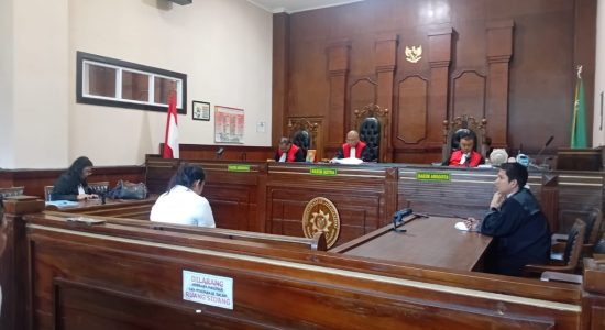 Hakim Pengadilan Negeri Jakarta Utara Vonis Diona Christy Karyawan Bank JTrust Selama 7 Tahun 6 Bulan Penjara