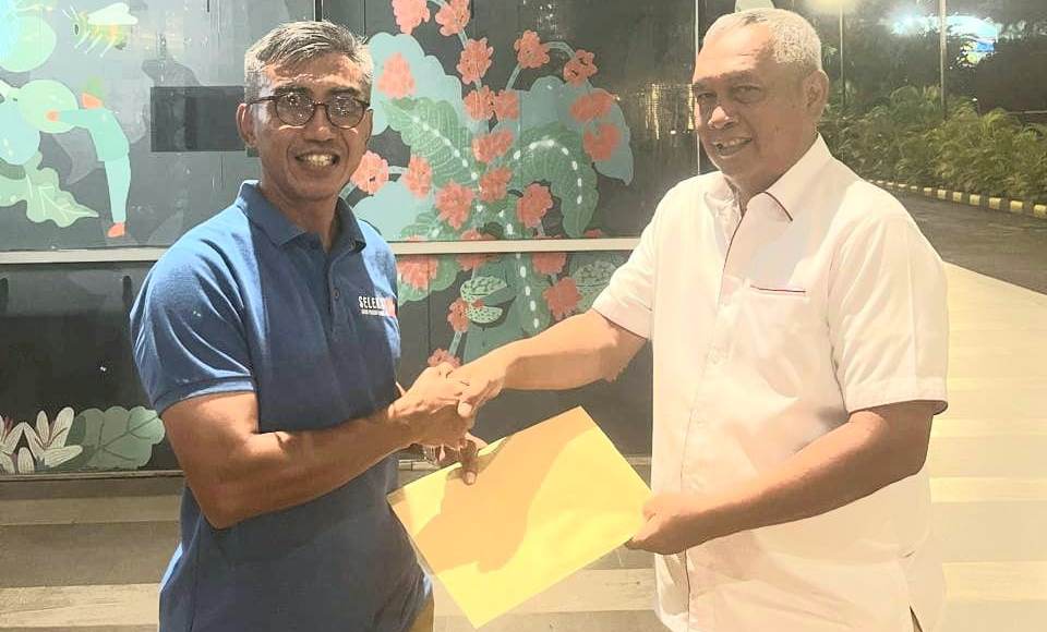 Bakal Calon Ketua Umum FPTI Jakarta Timur VA (Kanan) dengan salah satu panitia Muskotlub FPTI Jakarta Timur