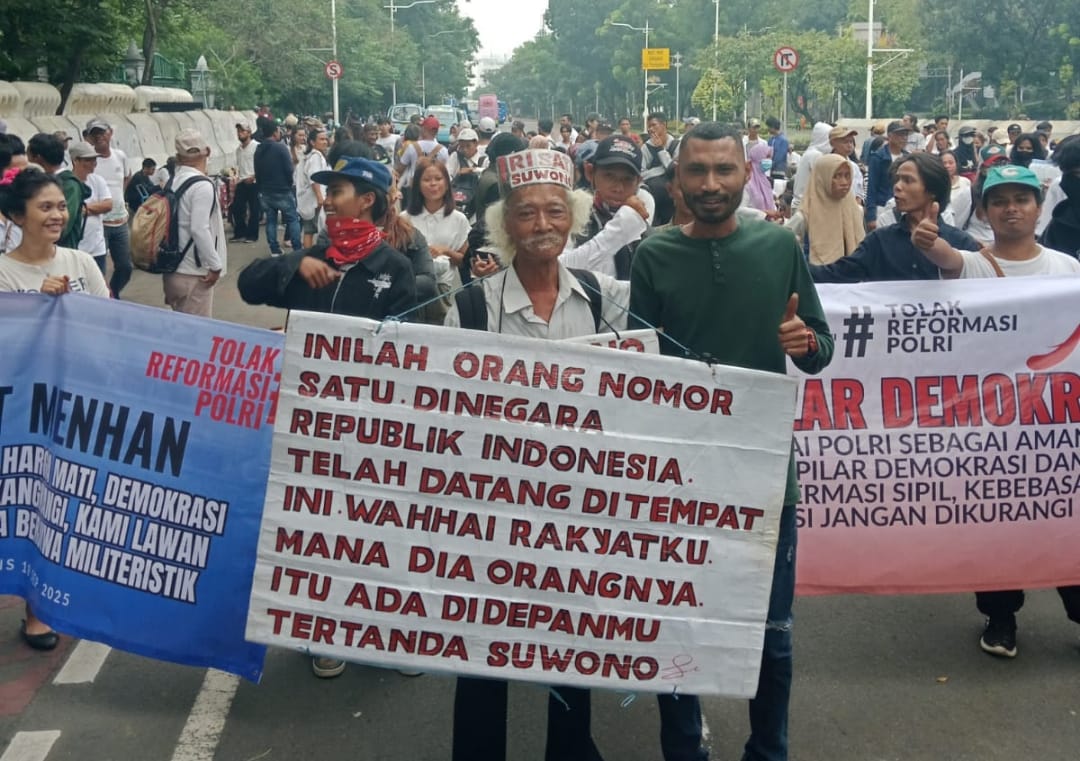 Ikatan Pelopor Penerus Reformasi (IPPR) melakukan aksi demontrasi di kawasan Patung Kuda Jalan Medan Merdeka, Gambir Jakarta Pusat, Kamis, 18 September 2025.