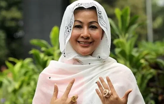 Hasnaeni Moein atau yang lebih dikenal Wanita Emas