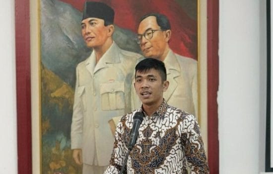 Aktivis Gerakan Mahasiswa Nasional Indonesia (GMNI) Edgar Silalahi meminta Komisi 1 DPR RI untuk memanggil Panglima TNI.