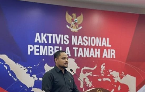 Ketua Umum Dewan Pengurus Pusat (DPP) Front Aktivis Pembela Tanah Air (FAKTA) Roni Rumuar.