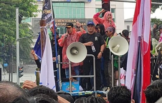 Belasan Ribu Massa Solidaritas Nelayan Indonesia Orasi di Kementrian Kelautan dan Perikanan